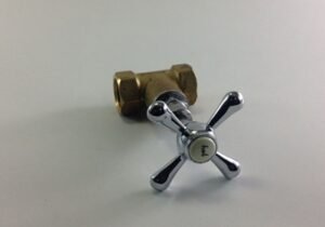 Llave de paso bronce 1/2 volante cruz cromado.